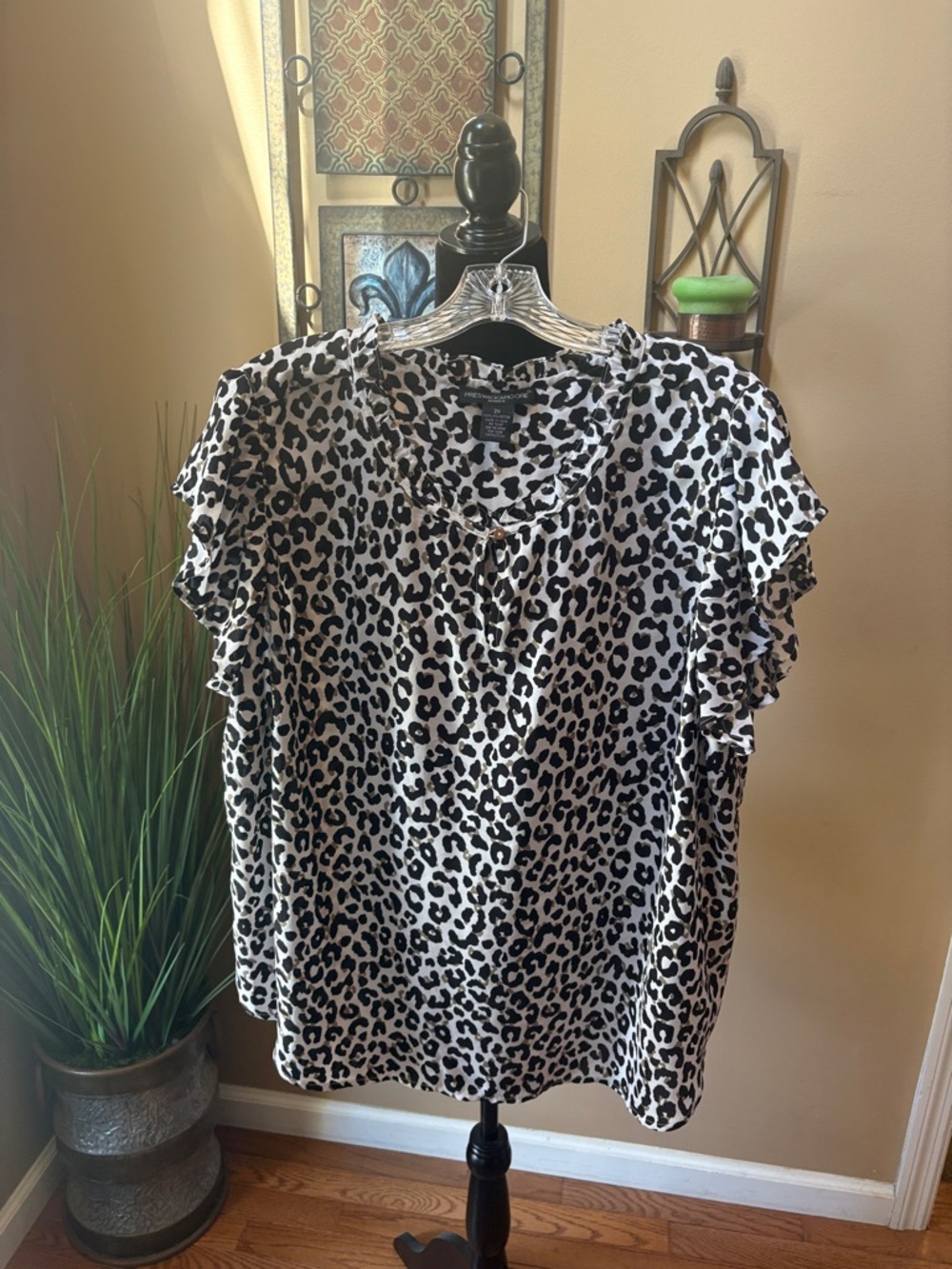 Preswick & Moore White & Black Leopard Ruffle Sleeve Blouse